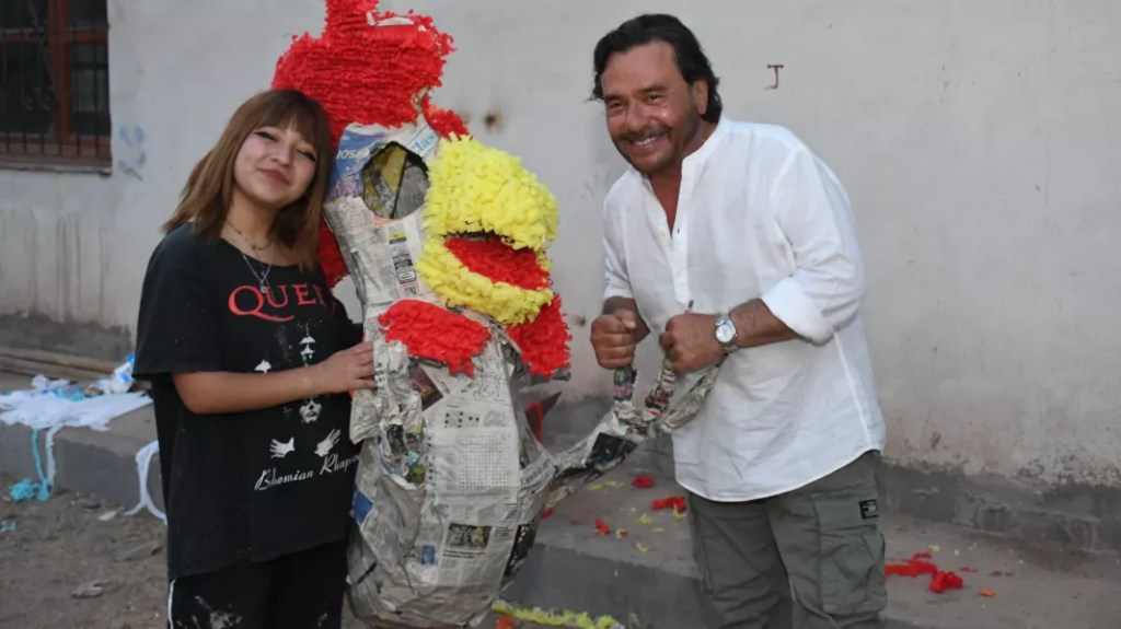 Gustavo Sáenz acompañó a los jóvenes de San Carlos en los preparativos del desfile de&nbsp;Primavera