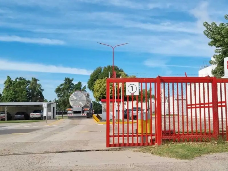 Gigante lácteo a punto de cerrar: casi 4.000 cheques sin fondos, ya no produce ni paga servicios o&nbsp;salarios