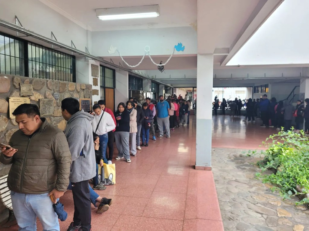 La Técnica N°2 cobra $10.000 para rendir el ingreso: más de 500 van al recuperatorio y vuelven a pagar