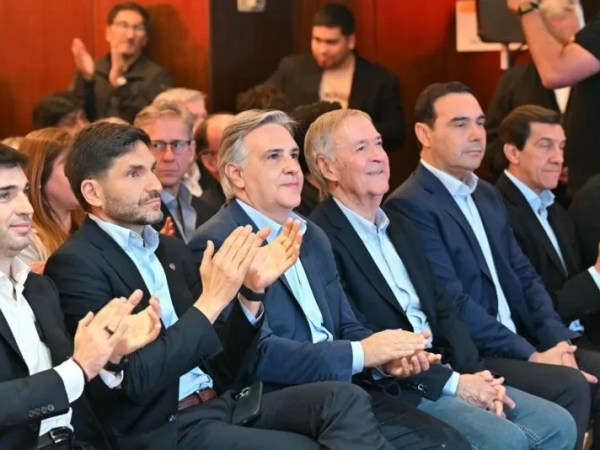 Los gobernadores dialoguistas hacen equilibrio entre la crisis fiscal y las negociaciones con Javier&nbsp;Milei