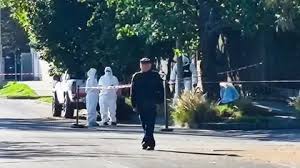 Hallan a un hombre con un disparo en la cabeza frente a un cajero automático en Santa Ana I