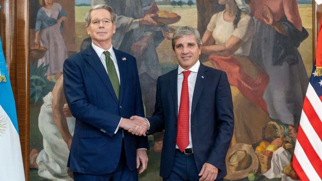 Luis Caputo viaja al Tesoro de EE.UU. para cerrar con Bessent el rescate económico impulsado por Donald Trump