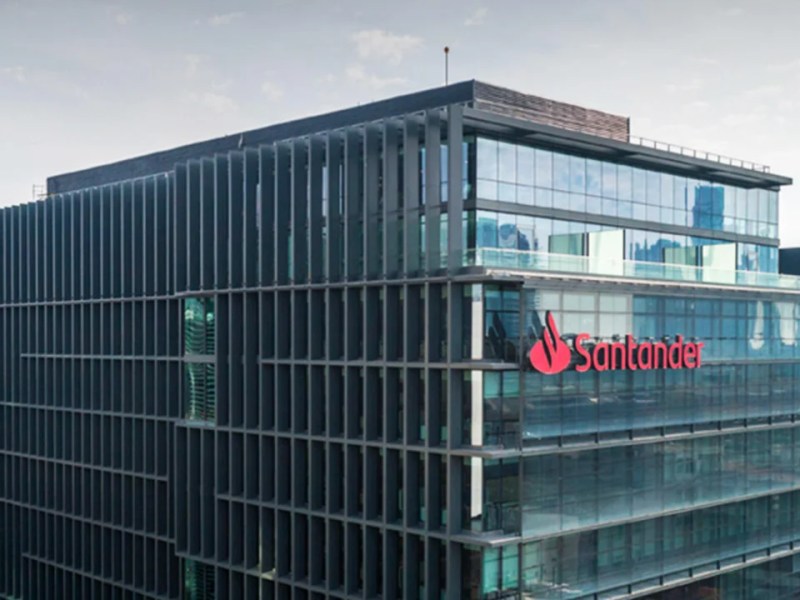 Banco Santander se achica en Argentina: denuncian que cerró más de 40 sucursales y que avanza con&nbsp;despidos