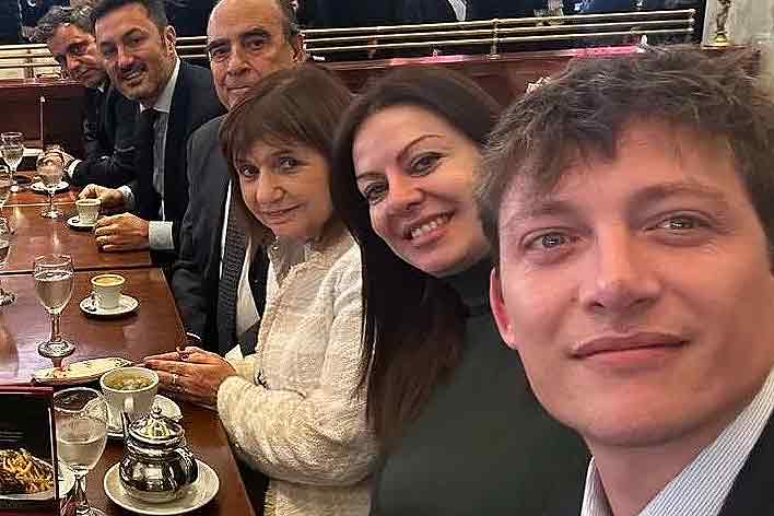 Milei manda a Francos a negociar con los gobernadores y friza el ingreso de Santiago Caputo al&nbsp;gabinete