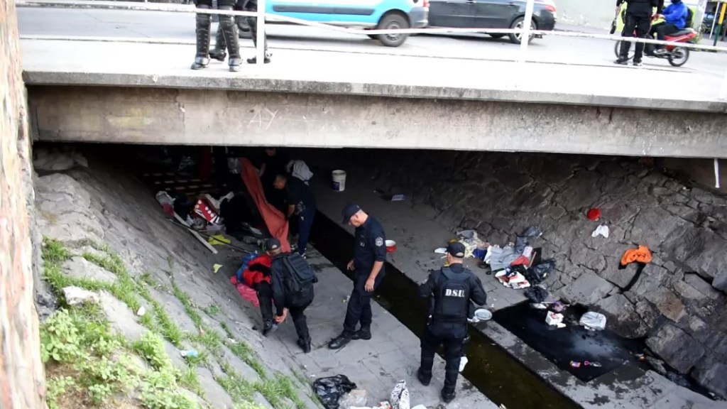 Demoraron a 15 personas y se secuestraron armas blancas en el canal de calle Esteco