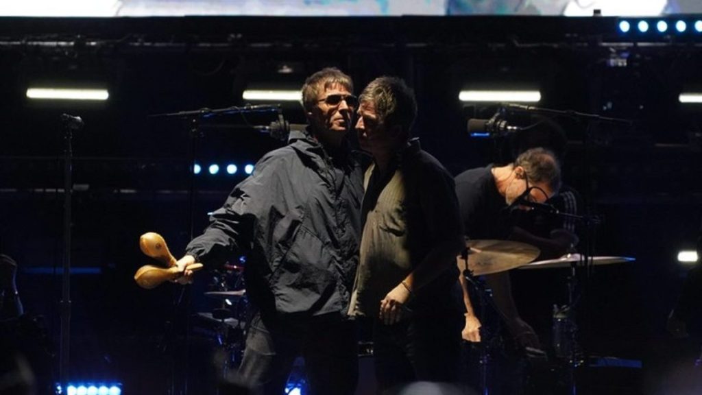 Oasis dio un show inolvidable ante un Monumental repleto: el homenaje a Diego&nbsp;Maradona