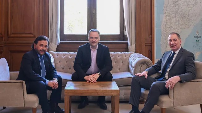 Presupuesto 2026: Manuel Adorni y Diego Santilli recibieron al gobernador de Salta.