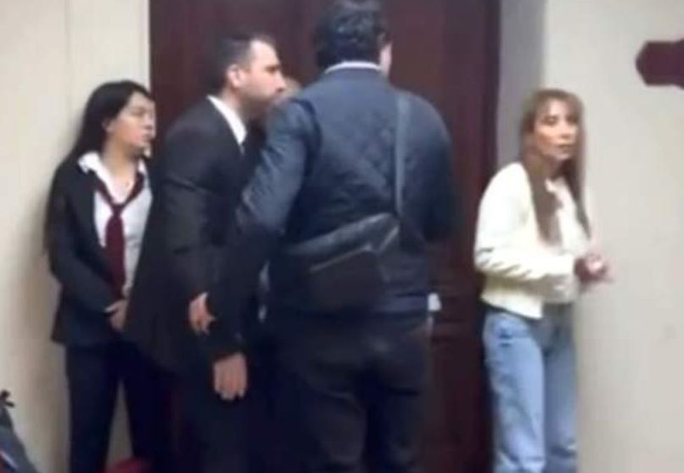 VIDEO | Escándalo con una senadora K en el Congreso: forcejeos por un despacho, gritos y&nbsp;denuncias