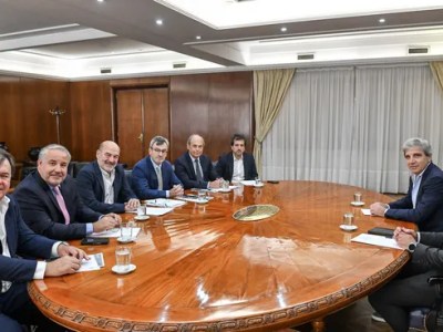 La UIA llevó a Luis Caputo un plan para reactivar la economía: qué dice la&nbsp;propuesta