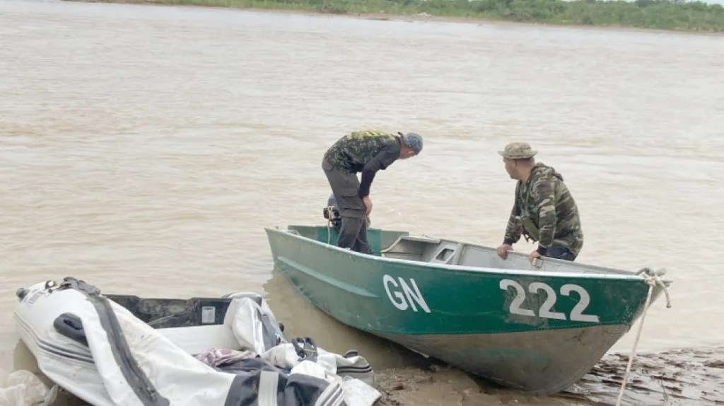 Secuestraron casi 26 kilos de pasta base que flotaban en el río&nbsp;Bermejo
