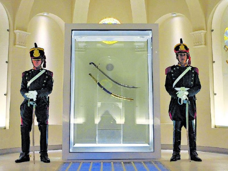 Renunció la directora del Museo Histórico Nacional por el traspaso del sable corvo de San&nbsp;Martín