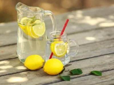 Agua con limón en ayunas: qué dice la ciencia sobre este hábito que millones practican cada&nbsp;mañana