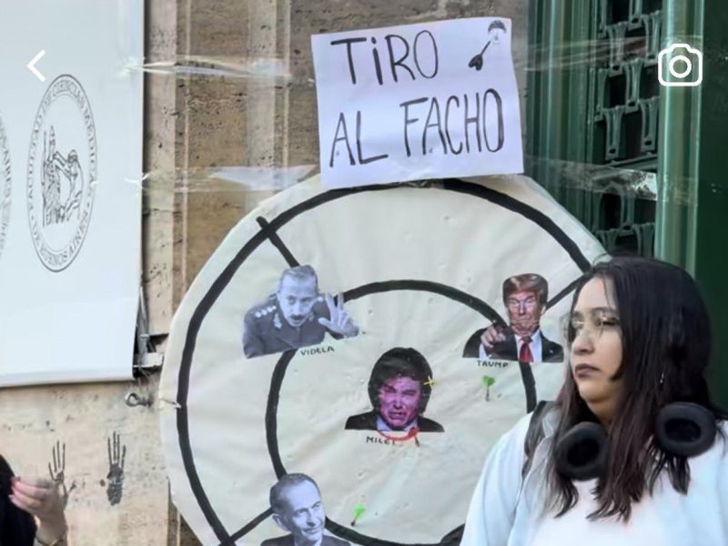 “Tiro al facho”: la polémica intervención de una agrupación de izquierda de la UBA en contra de Javier&nbsp;Milei