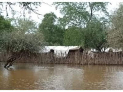 Comunidades inundadas: hay indignación por políticos que sacan fotos durante la&nbsp;asistencia