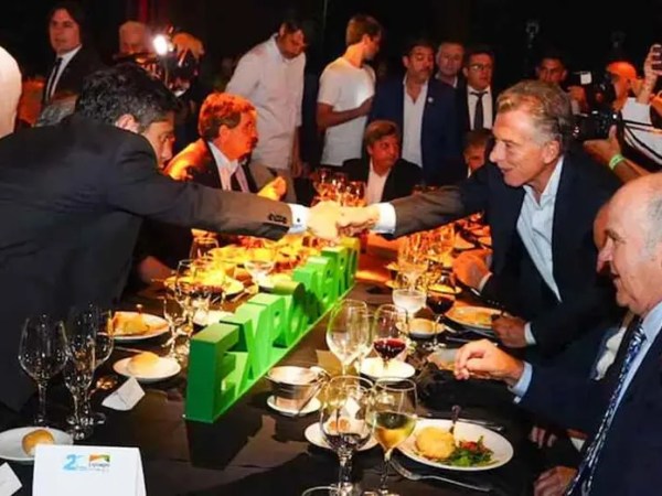 Macri coincidió con Kicillof en Expoagro y bromeó tras el saludo: «Lo quiero&nbsp;mucho»