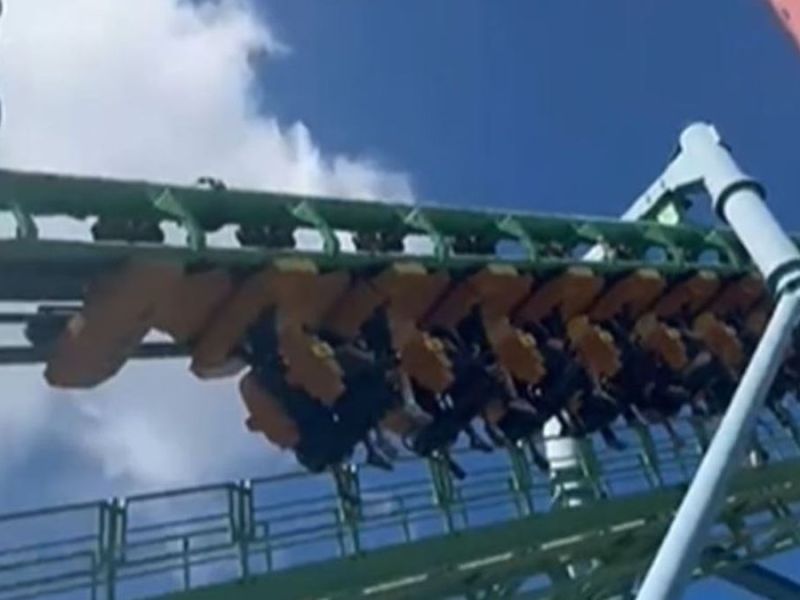 VIDEO | Una de las montañas rusas del Parque de la Costa se rompió y 20 visitantes quedaron&nbsp;colgados