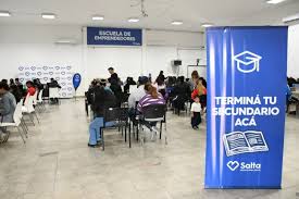 Ya se anotaron más de mil salteños para terminar el secundario virtual para adultos