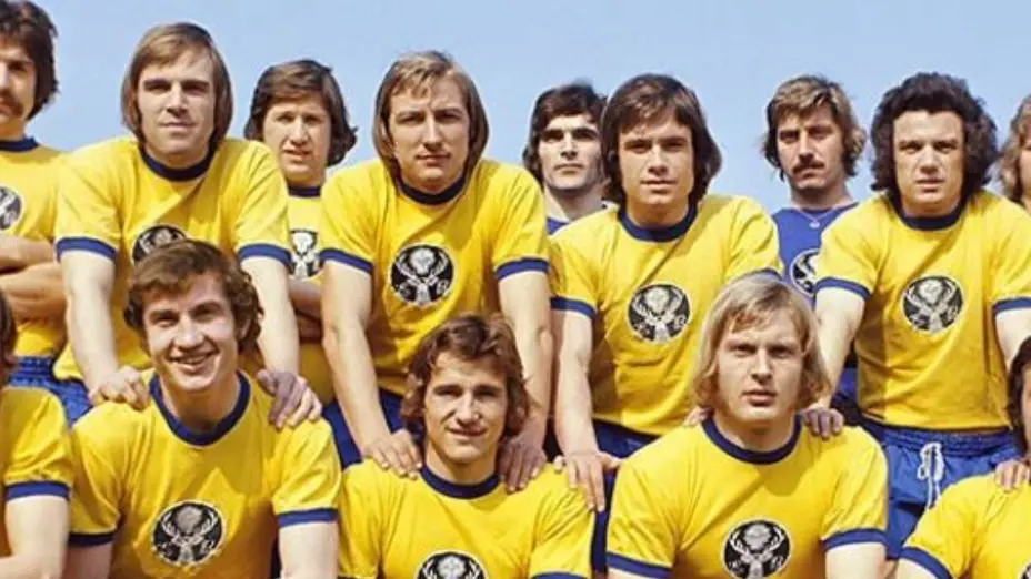 Revolucionó el fútbol: el escándalo detrás de la primera marca en una camiseta