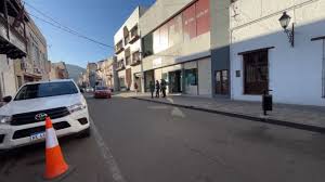 Alerta de incendio en un edificio en pleno centro salteño: «Quemaba basura en el techo»